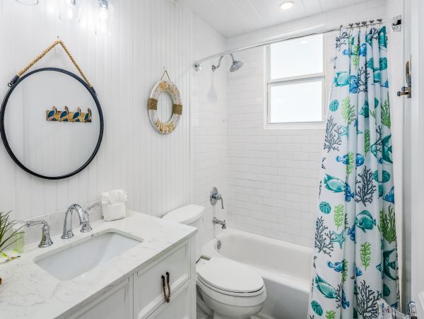 Luxurious Waterfront Retreat with Private Pool & Dock in Cudjoe Key