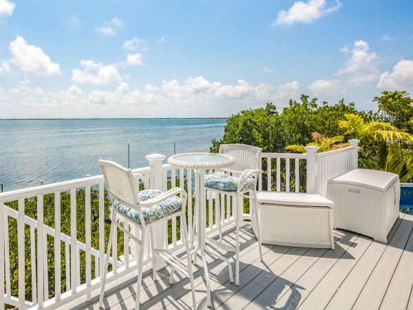 Luxurious Waterfront Retreat with Private Pool & Dock in Cudjoe Key
