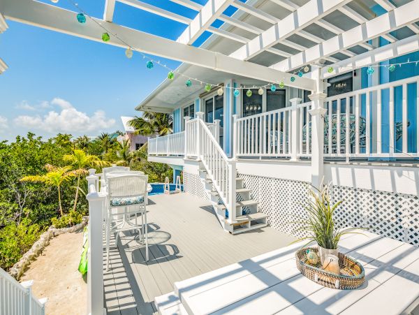Luxurious Waterfront Retreat with Private Pool & Dock in Cudjoe Key