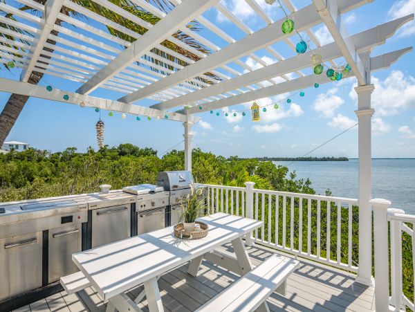 Luxurious Waterfront Retreat with Private Pool & Dock in Cudjoe Key