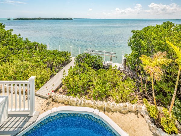 Luxurious Waterfront Retreat with Private Pool & Dock in Cudjoe Key