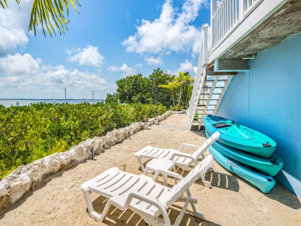 Luxurious Waterfront Retreat with Private Pool & Dock in Cudjoe Key