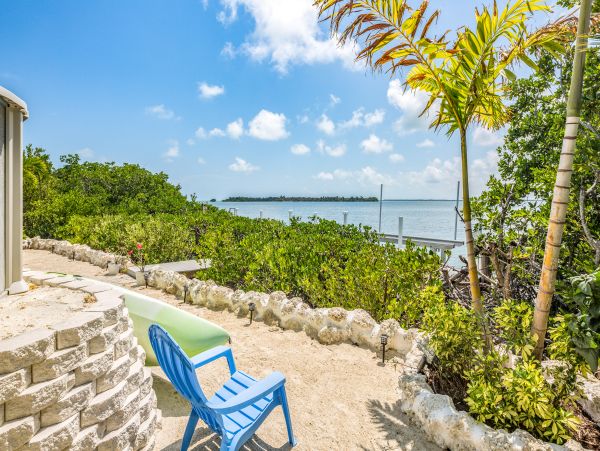 Luxurious Waterfront Retreat with Private Pool & Dock in Cudjoe Key