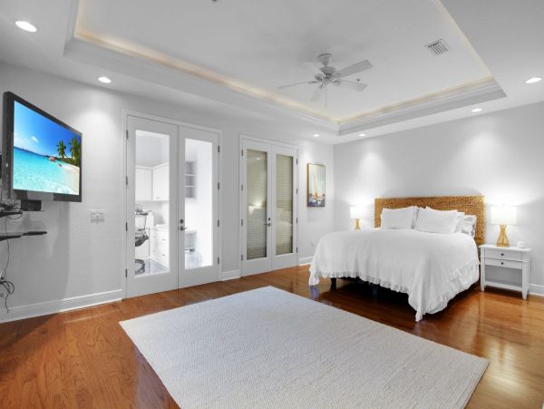 Four Bedroom Canal Front Vacation Home in Siesta Key