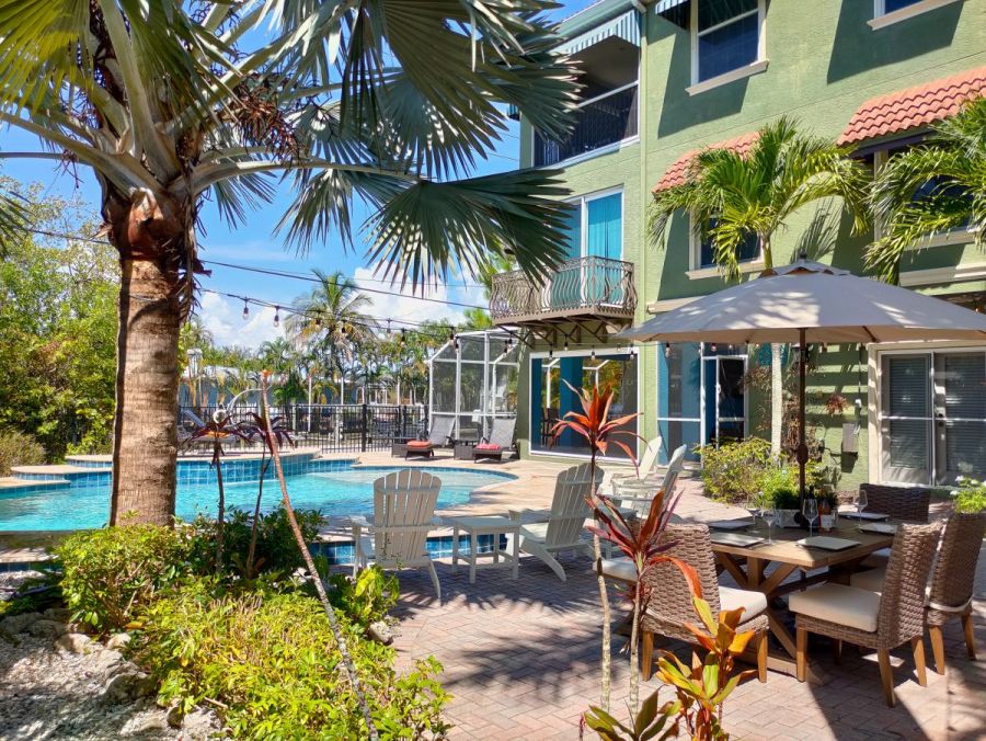 Four Bedroom Canal Front Vacation Home in Siesta Key