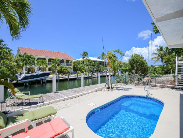 Canal Front Lovely Marathon Vacation Residence