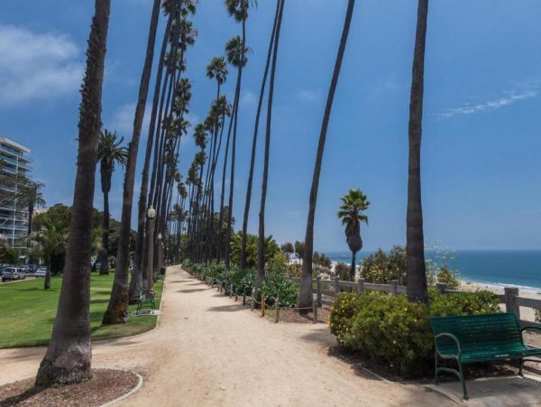 Five Bedroom Home in Santa Monica with Private Pool & Spa