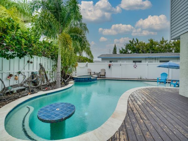 Walk to Beach Holmes Beach Vacation Condo Two Bedroom