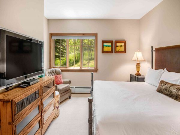 Bachelor Gulch ski ins ski out home