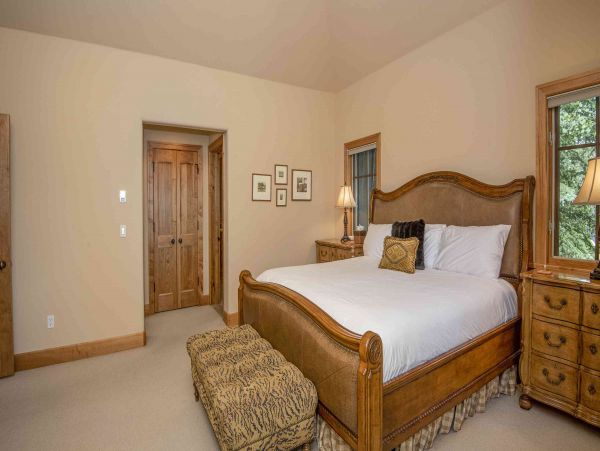Bachelor Gulch ski ins ski out home