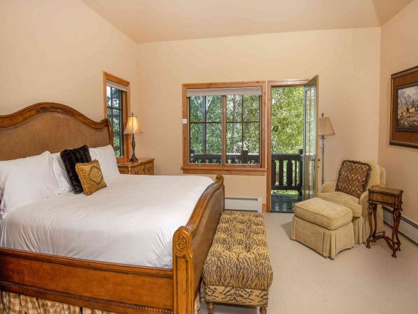 Bachelor Gulch ski ins ski out home