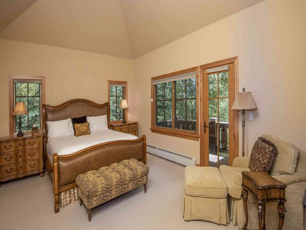 Bachelor Gulch ski ins ski out home