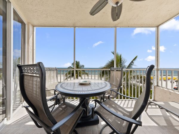 Magnificent Views Newly Updated  Beachfront Style