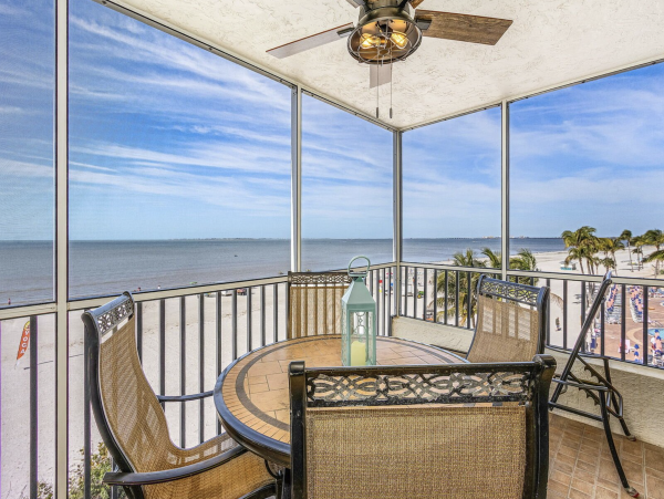 Magnificent Views Newly Updated  Beachfront Style