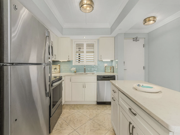 Magnificent Views Newly Updated  Beachfront Style