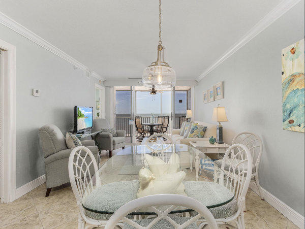 Magnificent Views Newly Updated  Beachfront Style