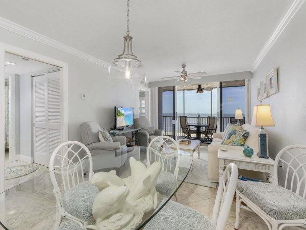 Magnificent Views Newly Updated  Beachfront Style