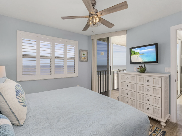 Magnificent Views Newly Updated  Beachfront Style