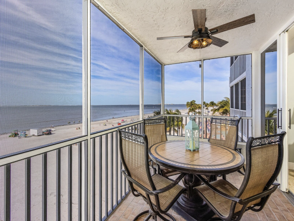 Magnificent Views Newly Updated  Beachfront Style