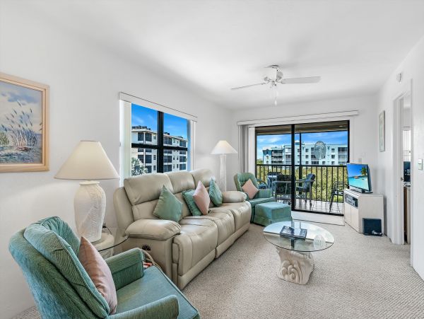 Fort Myers Beach Vacation Rental – Estero Island Beachfront Condo with Pool