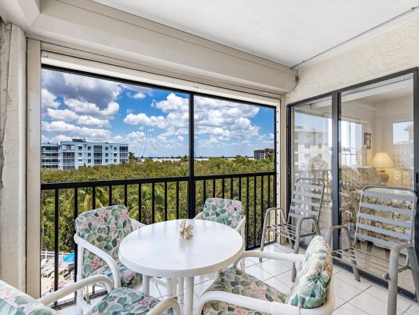 Fort Myers Beach Vacation Rental – Estero Island Beachfront Condo with Pool