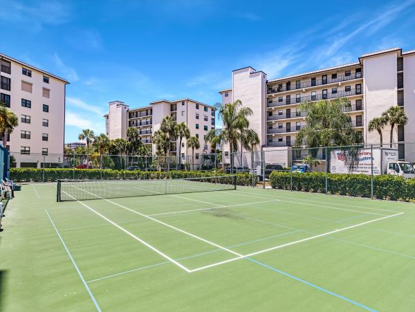 Fort Myers Beach Vacation Rental – Estero Island Beachfront Condo with Pool