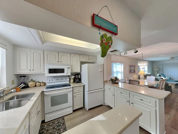 Fort Myers Beach Vacation Rental – Estero Island Beachfront Condo with Pool