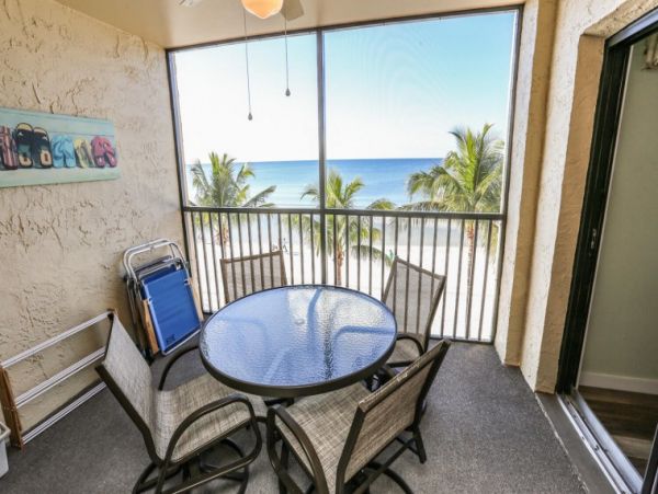 Gulf Front Fetaway with Incredible Views in Fort Myers Beach
