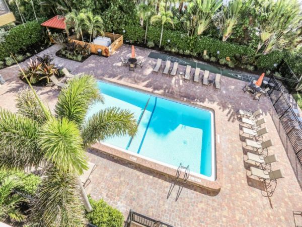 Gulf Front Fetaway with Incredible Views in Fort Myers Beach