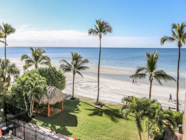 Gulf Front Fetaway with Incredible Views in Fort Myers Beach