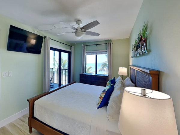 Gulf Front Fetaway with Incredible Views in Fort Myers Beach