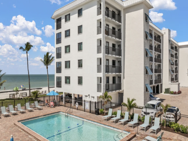 Gulf Front Fetaway with Incredible Views in Fort Myers Beach