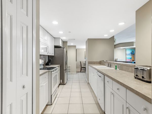 Fort Myers Beach Vacation Rental | 2-Bedroom Gulf-View Condo with Pool
