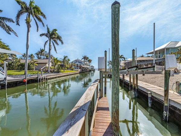 Fort Myers Beach Luxury Vacation Rental  4-Bed Waterfront Villa with Pool