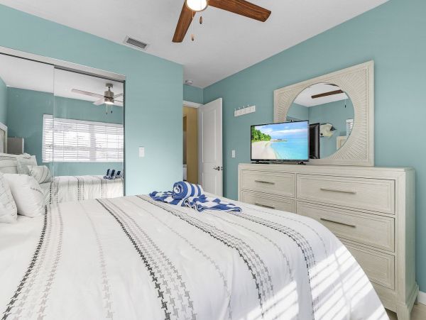 Fort Myers Beach Luxury Vacation Rental  4-Bed Waterfront Villa with Pool