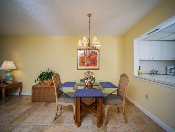 Stunning Beachfront Condo with Gulf Views - Ideal for Families and Friends