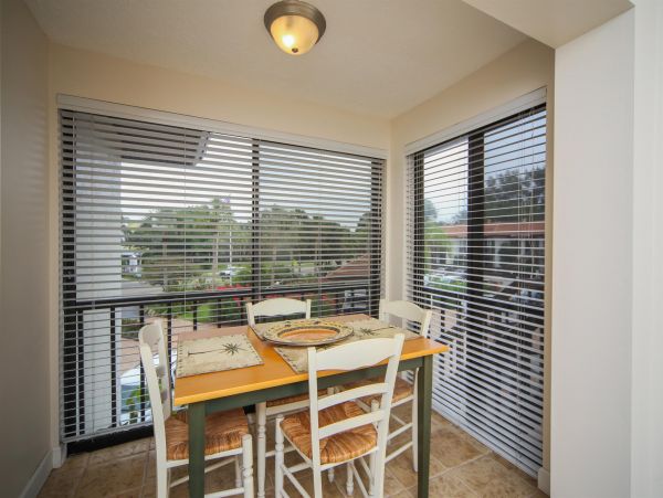 Stunning Beachfront Condo with Gulf Views - Ideal for Families and Friends