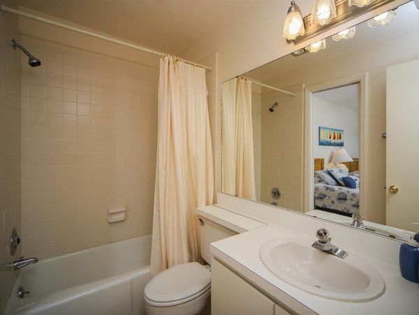 Stunning Beachfront Condo with Gulf Views - Ideal for Families and Friends