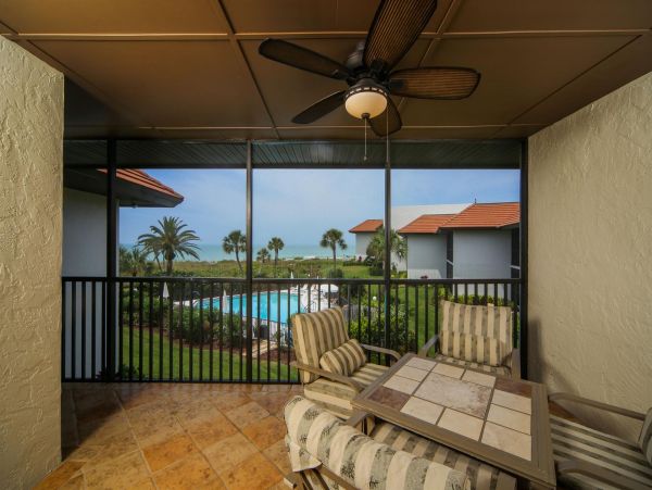 Stunning Beachfront Condo with Gulf Views - Ideal for Families and Friends