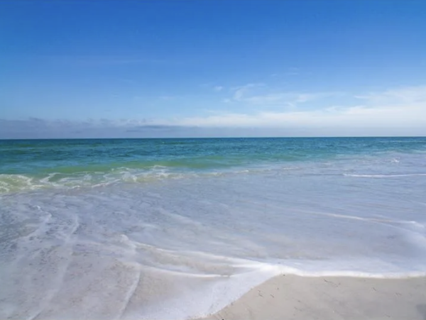 Stunning Beachfront Condo with Gulf Views - Ideal for Families and Friends