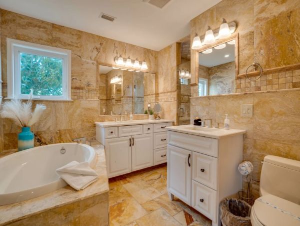 Luxury Holmes Beach 3 Bedroom Pool House