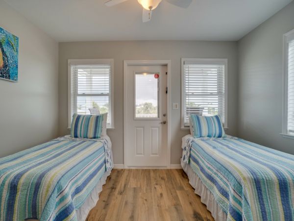 Luxury Holmes Beach 3 Bedroom Pool House