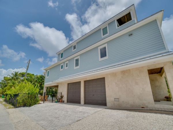 Luxury Holmes Beach 3 Bedroom Pool House