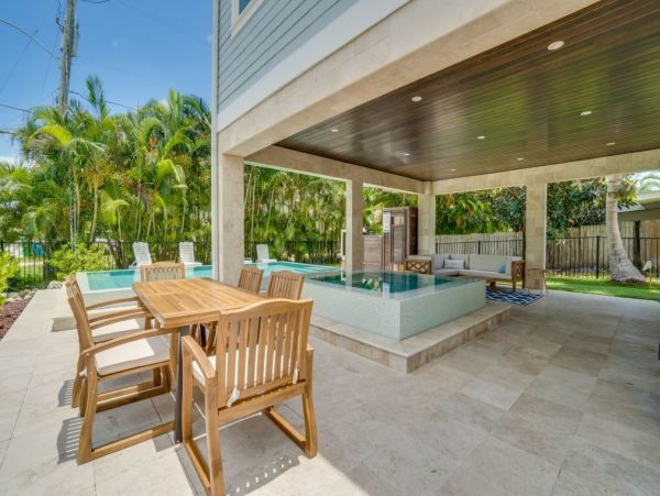 Luxury Holmes Beach 3 Bedroom Pool House