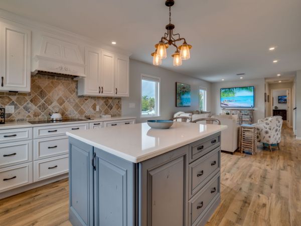 Luxury Holmes Beach 3 Bedroom Pool House