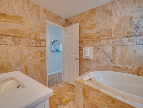Luxury Holmes Beach 3 Bedroom Pool House