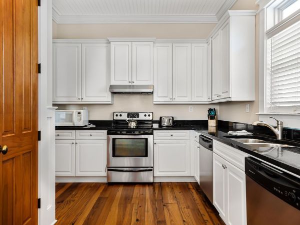 Luxury 8 Bedroom Vacation Home in Isle of Palms Sleeps 8