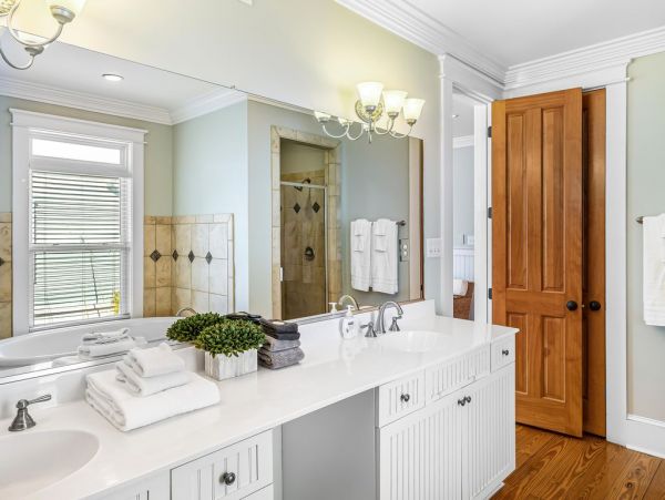 Luxury 8 Bedroom Vacation Home in Isle of Palms Sleeps 8