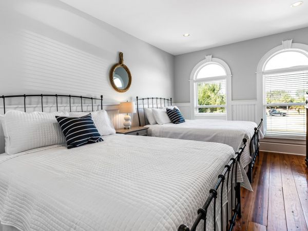 Luxury 8 Bedroom Vacation Home in Isle of Palms Sleeps 8