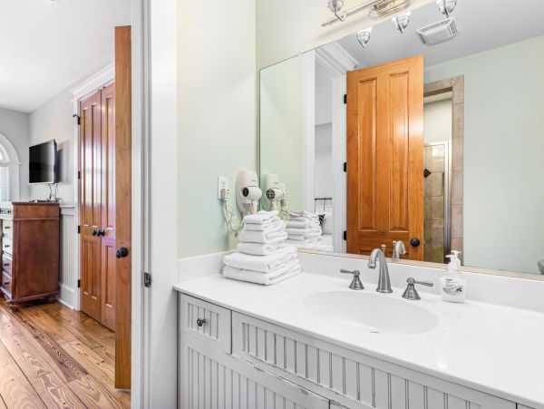 Luxury 8 Bedroom Vacation Home in Isle of Palms Sleeps 8
